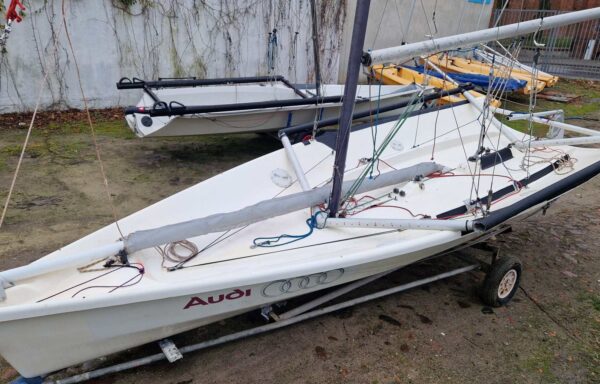 Żaglówka Skiff Laser 5000 + wózek slipowy (2)