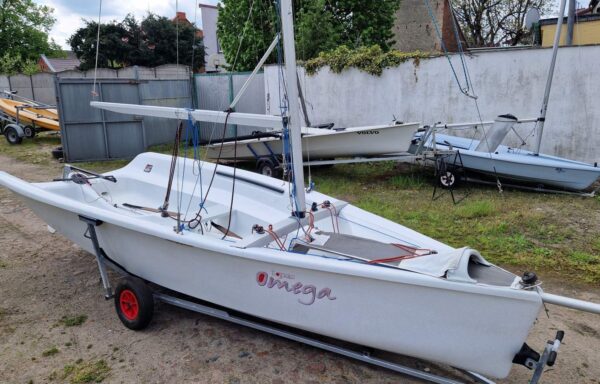 Topper Omega 4,7m + wózek slipowy (1)