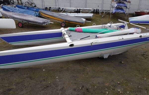 Katamaran Dart 18