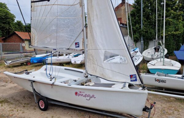 Topper Omega 4,7m + wózek slipowy (1)