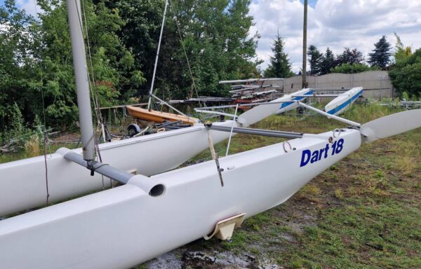 Katamaran Dart 18 rok 2008 + wózek slipowy