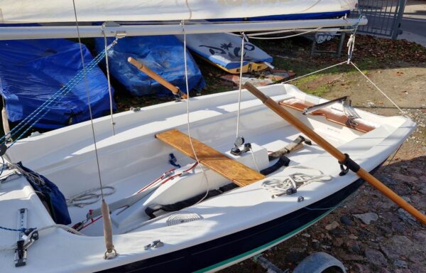 Laser 13 + wózek slipowy, wiosła (2)