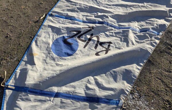 Żagiel grot 235cm x 560cm, uszkodzony