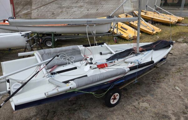 Laser 4000 + wózek slipowy (2)