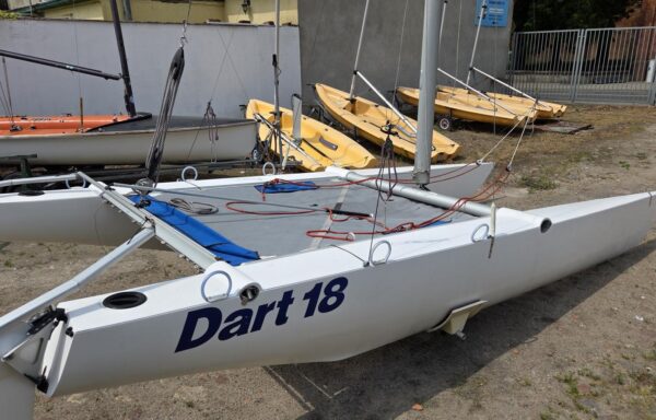 [SPRZEDANE] Katamaran Dart 18 rok 2008 + wózek slipowy