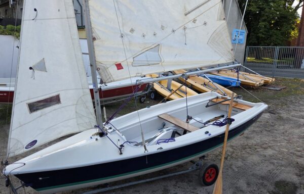 Laser 13 + wózek slipowy, wiosła